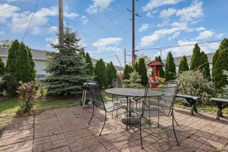 Spacious Upstairs 1Bed- Walking Distance To Beach Outlet Mall ミシガンシティ エクステリア 写真