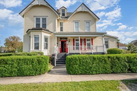Spacious Upstairs 1Bed- Walking Distance To Beach Outlet Mall ミシガンシティ エクステリア 写真