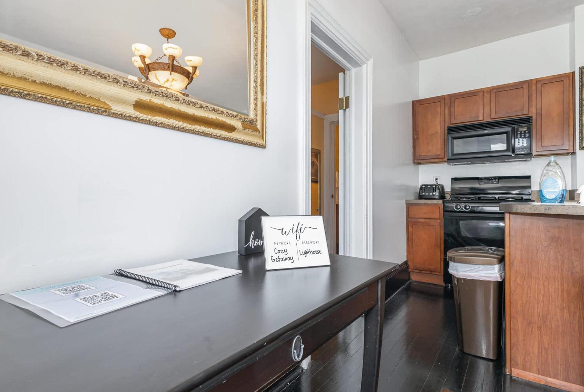 Spacious Upstairs 1Bed- Walking Distance To Beach Outlet Mall ミシガンシティ エクステリア 写真