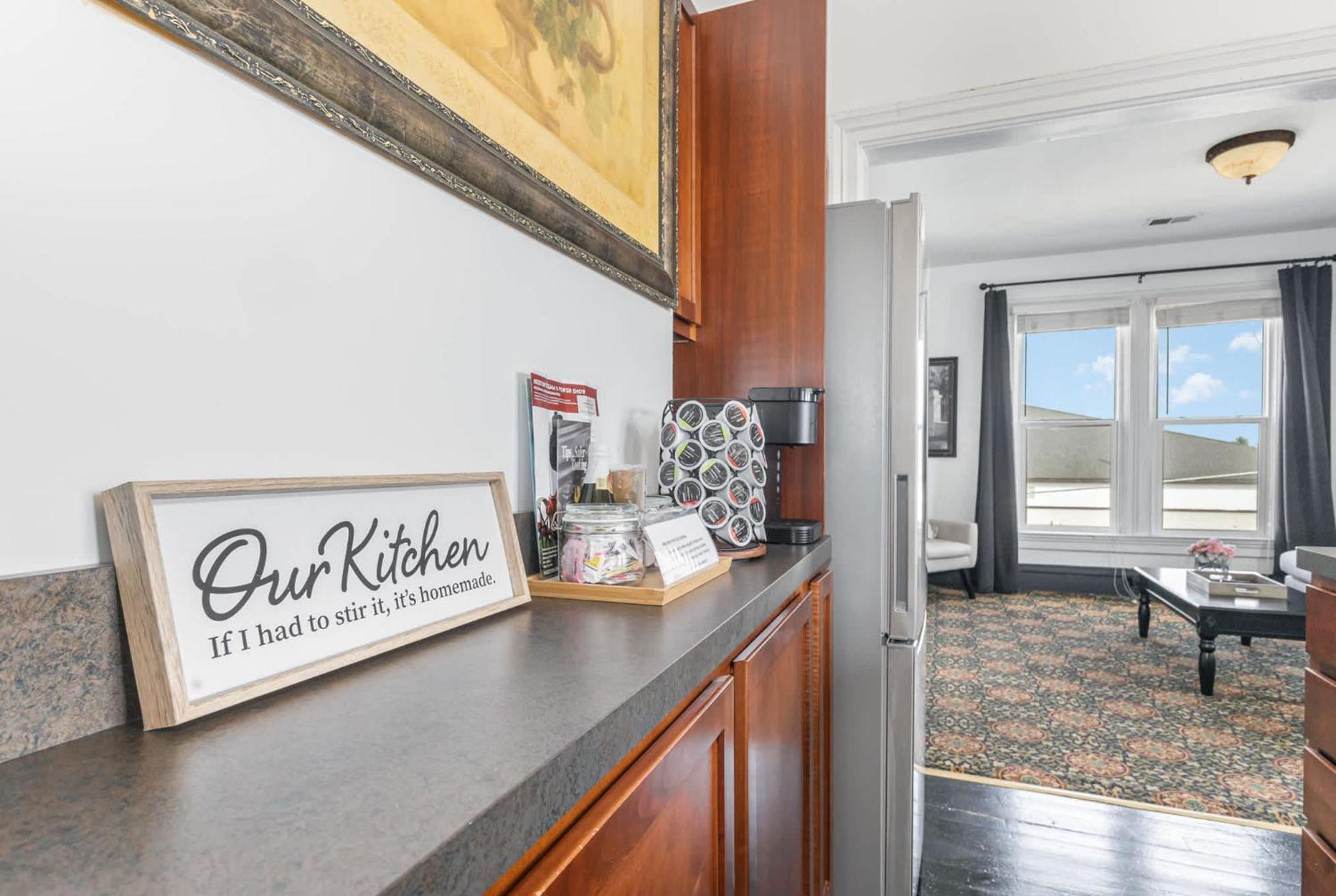 Spacious Upstairs 1Bed- Walking Distance To Beach Outlet Mall ミシガンシティ エクステリア 写真