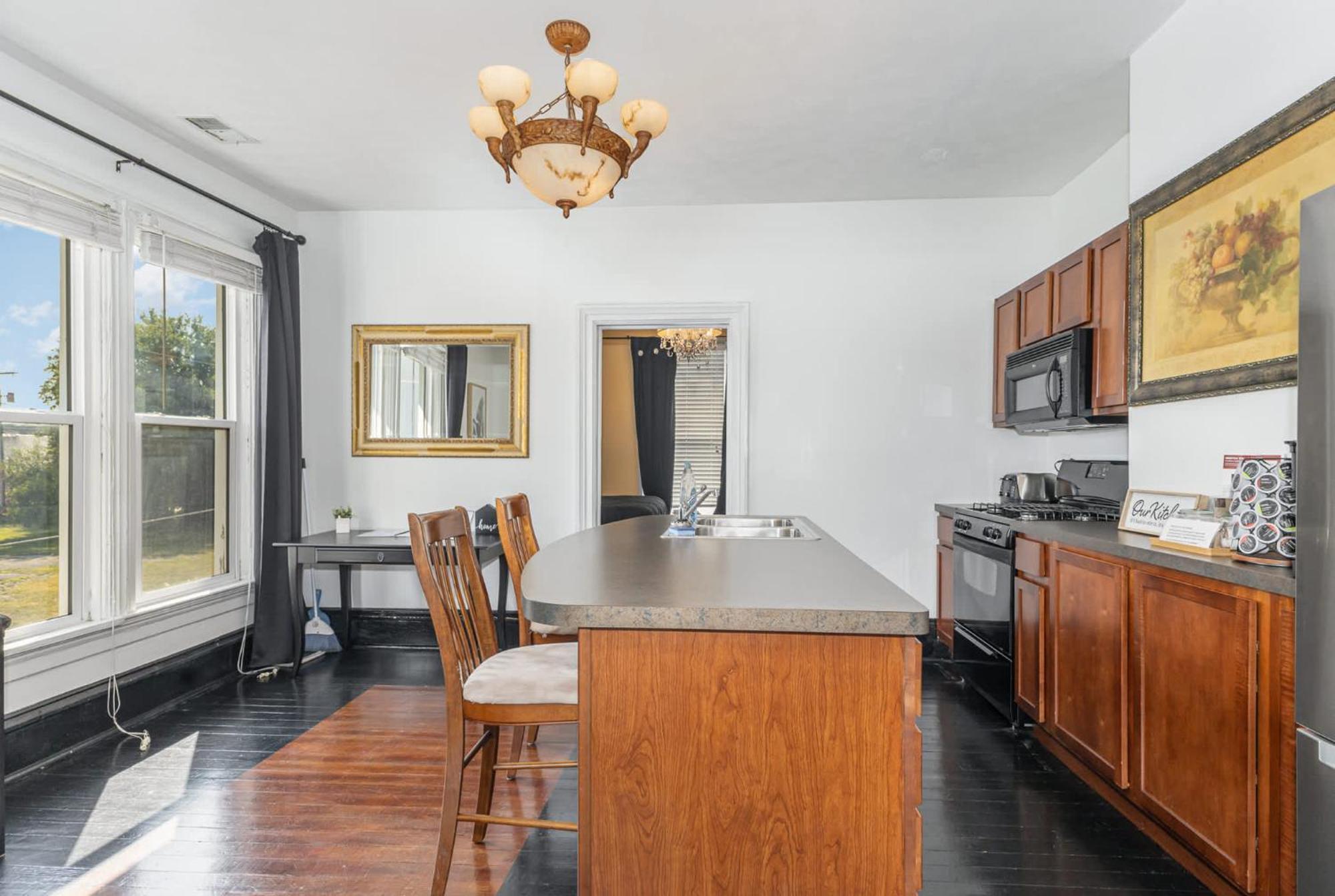 Spacious Upstairs 1Bed- Walking Distance To Beach Outlet Mall ミシガンシティ エクステリア 写真