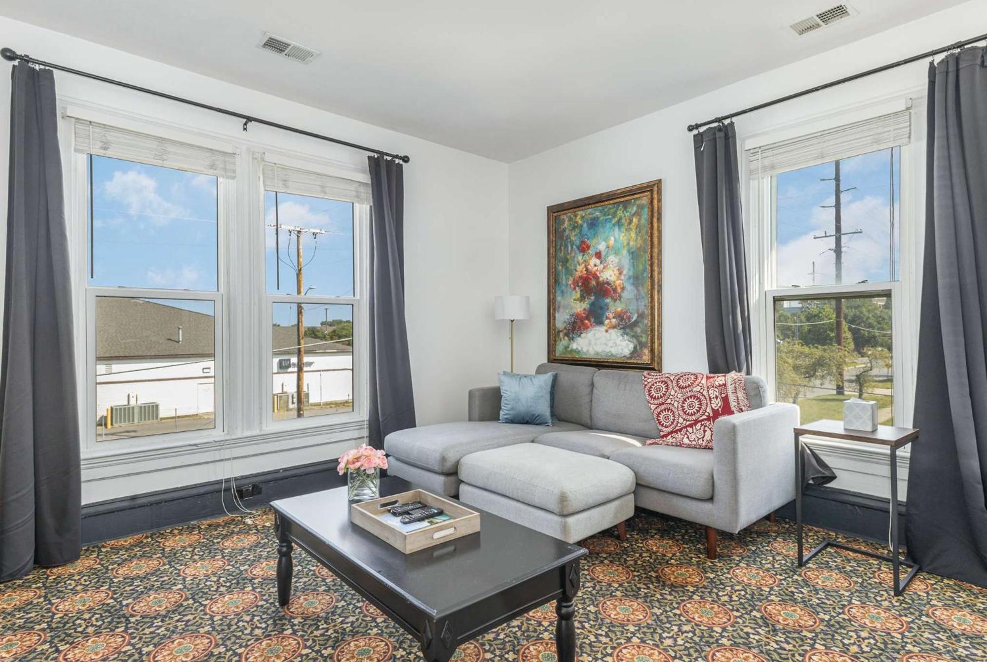 Spacious Upstairs 1Bed- Walking Distance To Beach Outlet Mall ミシガンシティ エクステリア 写真