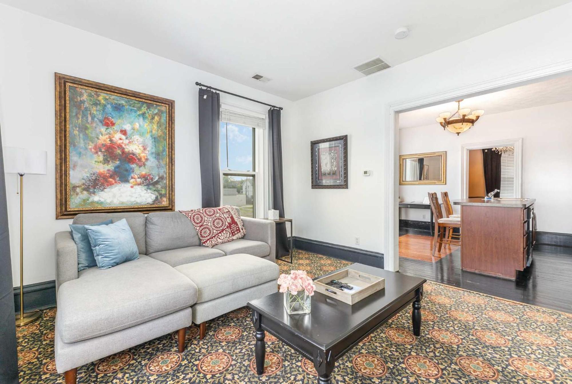 Spacious Upstairs 1Bed- Walking Distance To Beach Outlet Mall ミシガンシティ エクステリア 写真